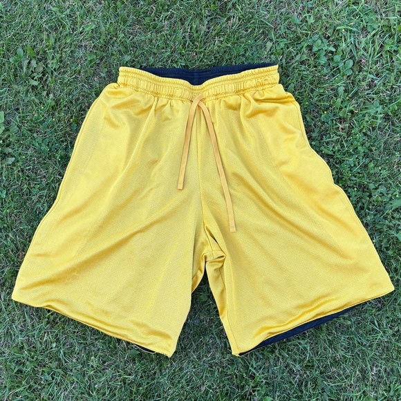 Eastbay Reversible Basketball Athletic Shorts Mens Medium Black Yellow Gold Mesh - Picture 4 of 8